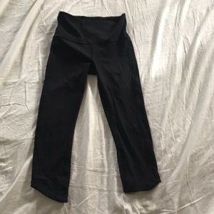 Lululemon black cropped leggings